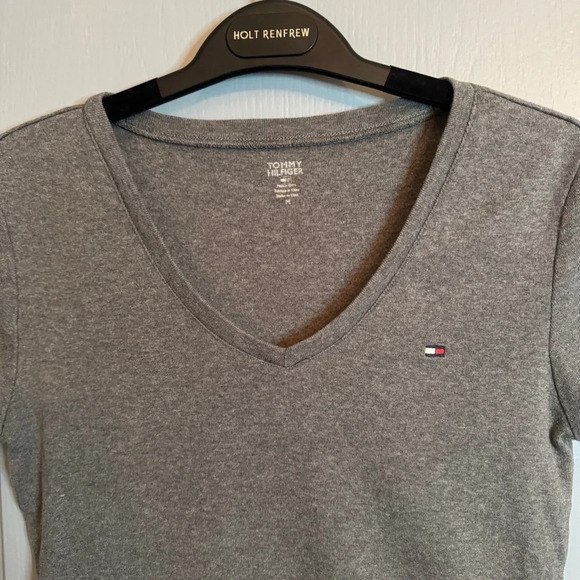 Tommy Hilfiger Women's Short Sleeve V-Neck T Shirt Size Medium Gray Preppy Y2K - Picture 3 of 10